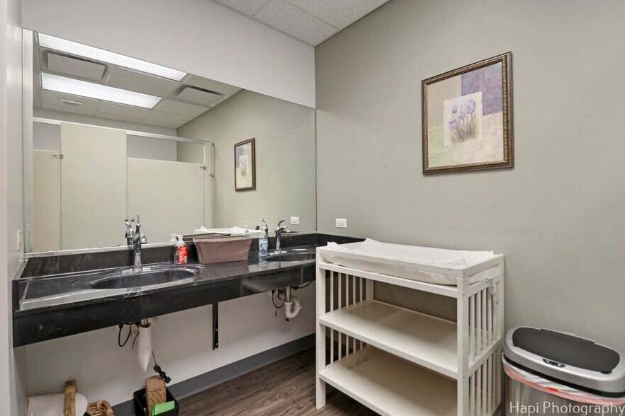 More Photos Of 3 Executive Ct, South Barrington Medical For Lease