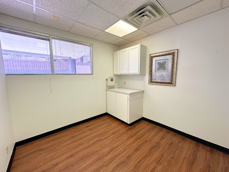 More Photos Of 12501 Judson Rd, San Antonio Medical For Lease