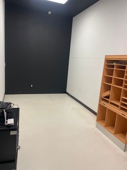 More Photos Of 10000 Emmett F Lowry Expy, Texas City Health Club For Lease