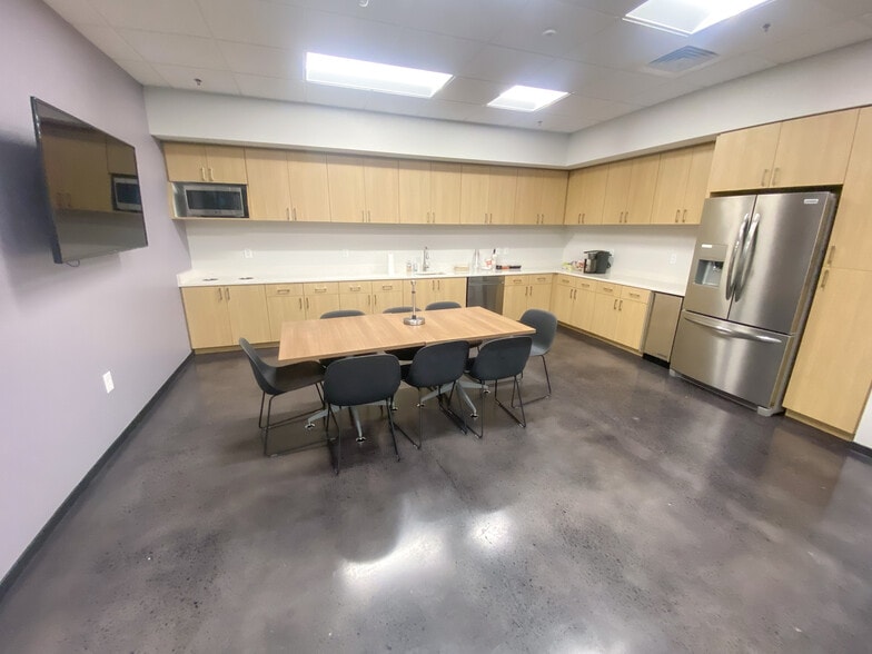 More Photos Of 2550 W Tyvola Rd, Charlotte Office For Lease