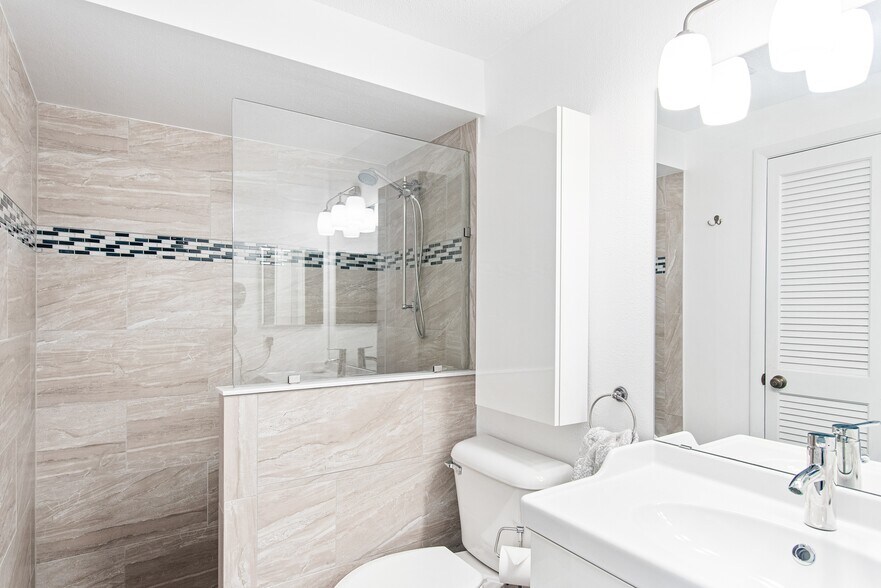 More Photos Of 217 Casey Key Rd, Nokomis Specialty For Sale