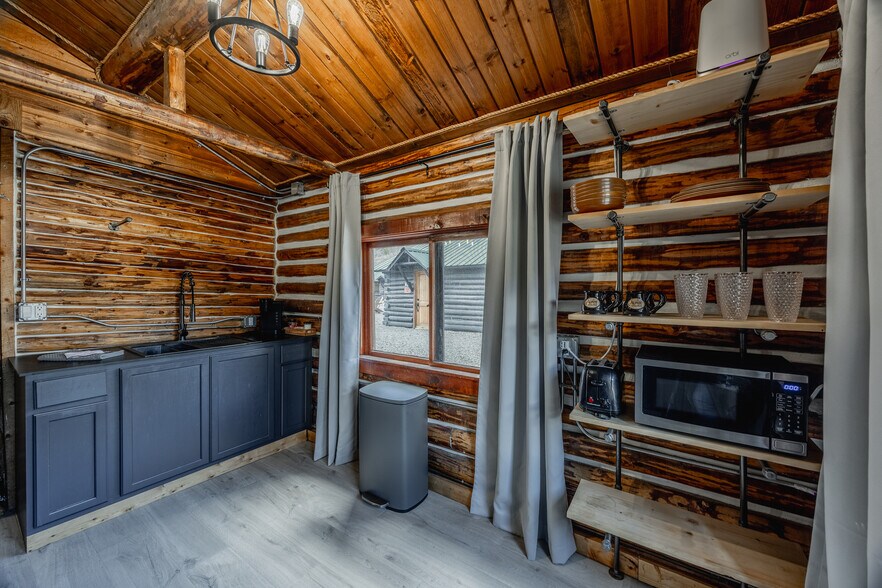 More Photos Of 631 N Silver St, Lake City Hotel For Sale