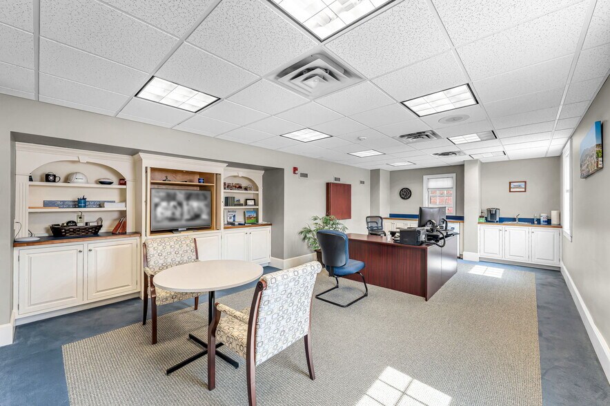 More Photos Of 101-107 South St, Pittsfield Office For Sale
