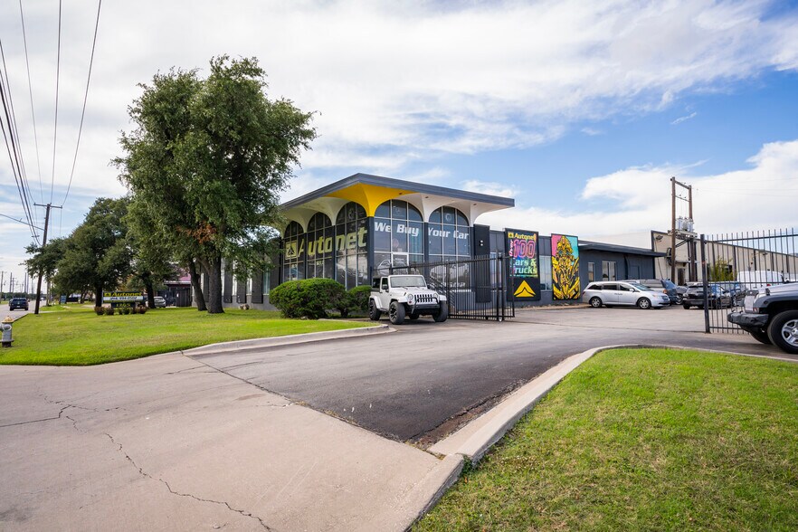 More Photos Of 1365 Regal Row, Dallas Distribution For Sale