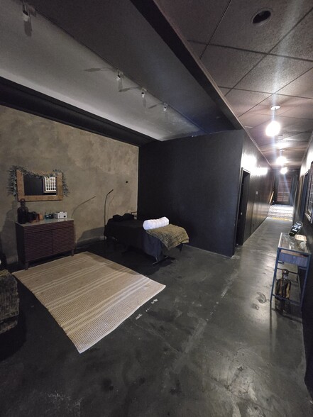 More Photos Of 511 E Balboa Blvd, Newport Beach Storefront Retail Residential For Lease