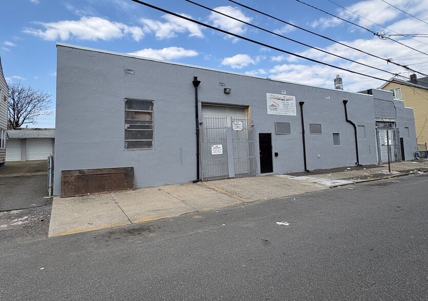 Primary Photo Of 746 River St, Paterson Distribution For Sale