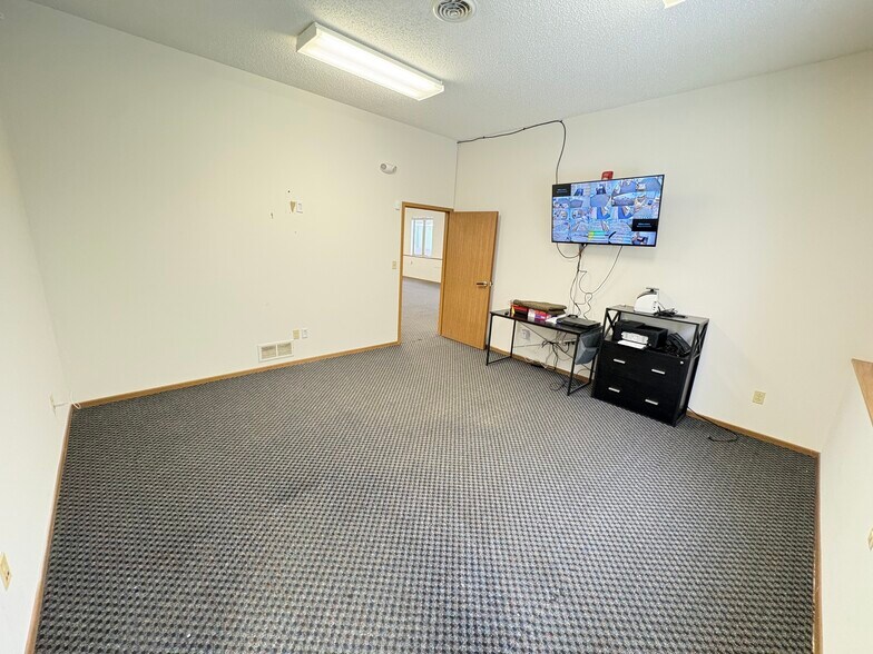 More Photos Of 493 Bev Rd, Youngstown Warehouse For Sale