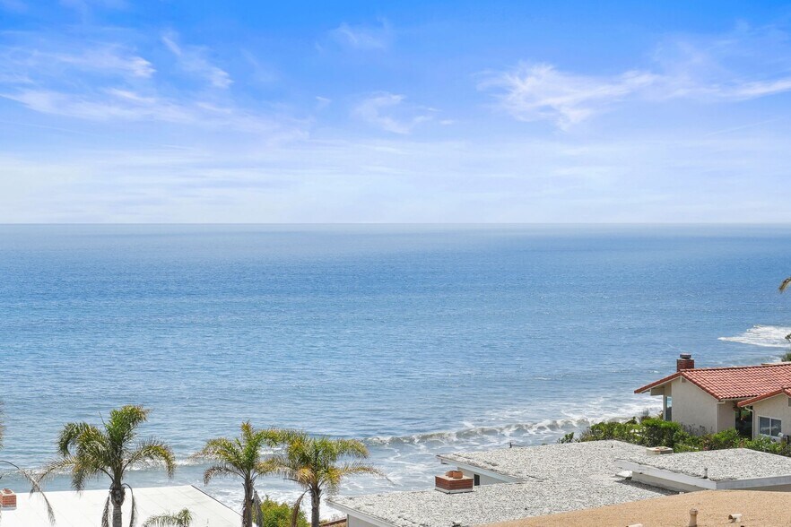 More Photos Of 18103 Coastline Dr, Malibu Apartments For Sale