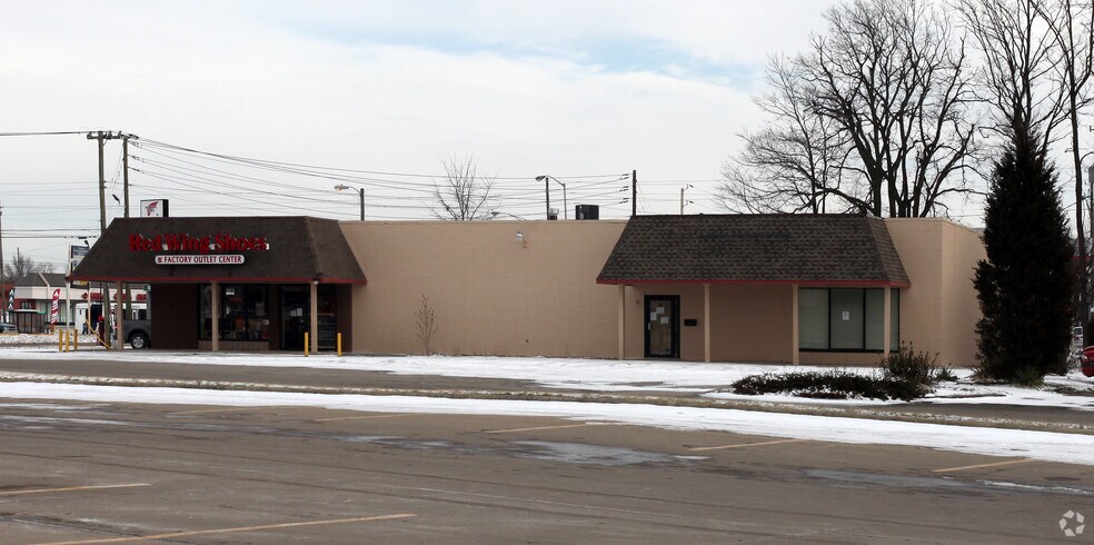 More Photos Of 935 E Hanna Ave, Indianapolis Storefront For Lease