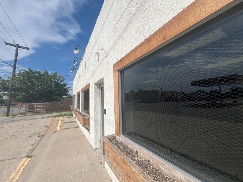 More Photos Of 7926 N May Ave, Oklahoma City Storefront Retail Office For Lease