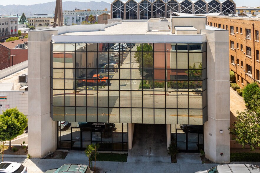 More Photos Of 111 N Jackson St, Glendale Office For Sale