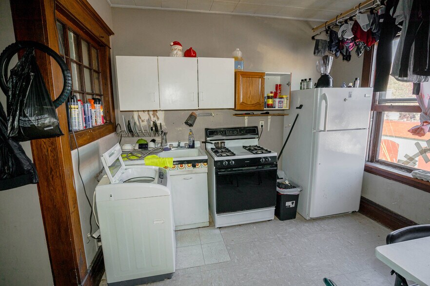 More Photos Of 365 Earl St, Saint Paul Storefront Retail Residential For Sale