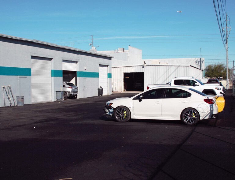 More Photos Of 2101 W Deer Valley Rd, Phoenix Auto Repair For Sale