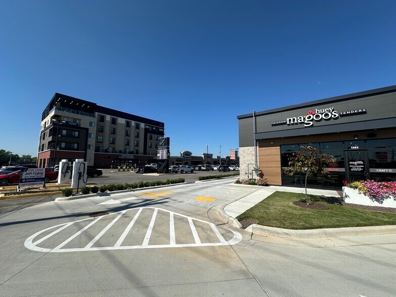 More Photos Of 1364 E Battlefield St, Springfield Apartments For Lease