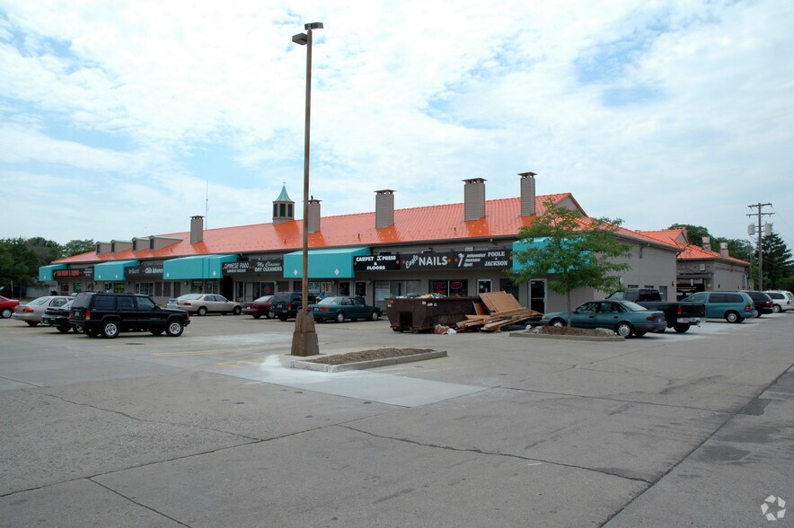 More Photos Of 15612 W 10 Mile Rd, Southfield Freestanding For Lease