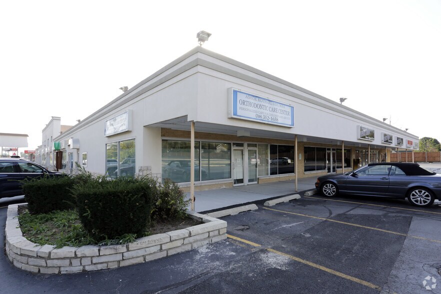 More Photos Of 905-921 W 55th St, Countryside Freestanding For Sale