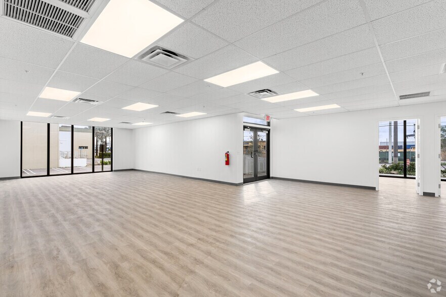 More Photos Of 6501 NW 37th Ave, Miami Warehouse For Lease