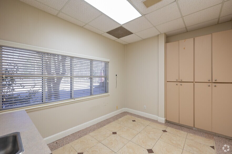 More Photos Of 2101 S Loop 336 W, Conroe Office For Sale