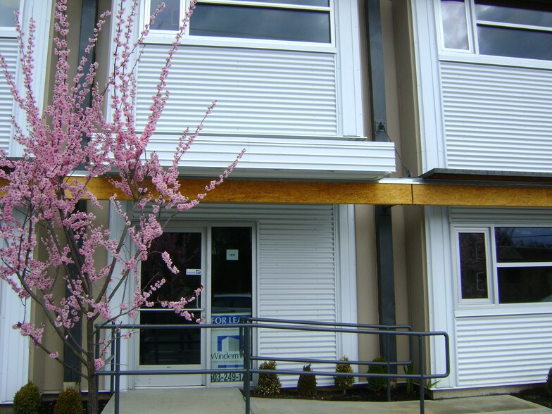 More Photos Of 3829-3843 NE Tillamook St, Portland Office For Lease