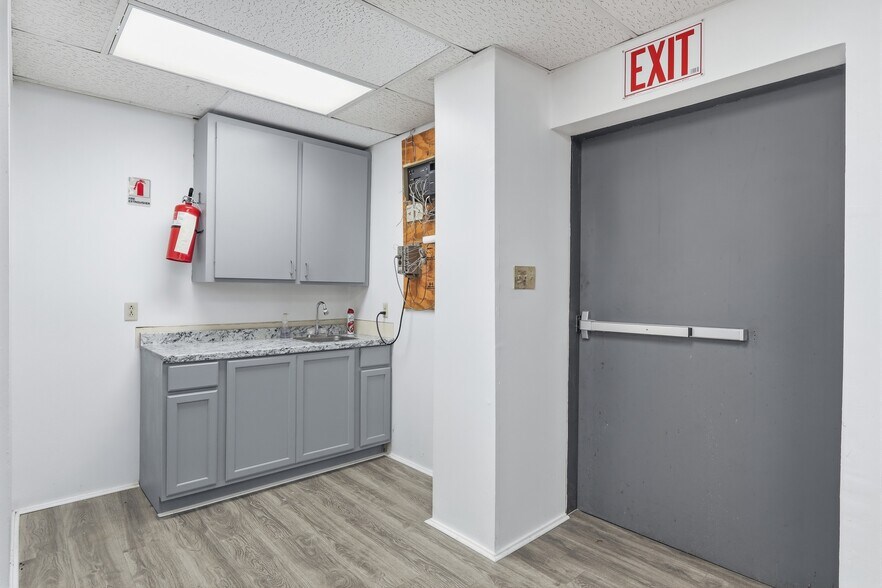 More Photos Of 212 N 16th St, La Porte Light Distribution For Sale