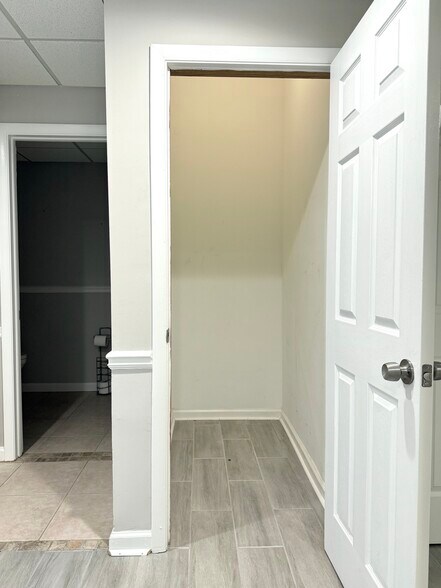 More Photos Of 11285 Elkins Rd, Roswell Office Residential For Lease