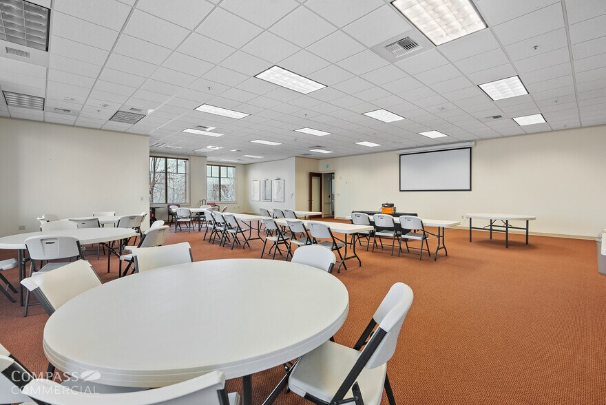 More Photos Of 735 SW 6th St, Redmond Office For Lease