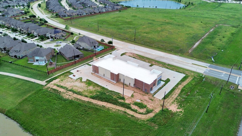 More Photos Of 440 Crown Garden Trail, Sugar Land Freestanding For Lease