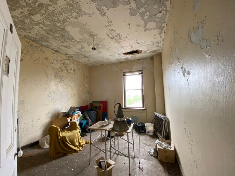 More Photos Of 947 Aisquith St, Baltimore Religious Facility For Sale