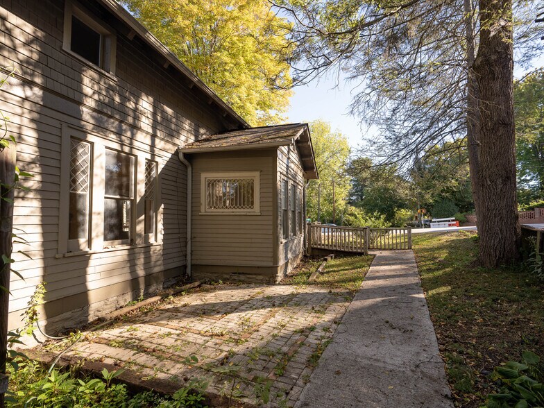More Photos Of 99 Walnut St, Waynesville Office Residential For Sale