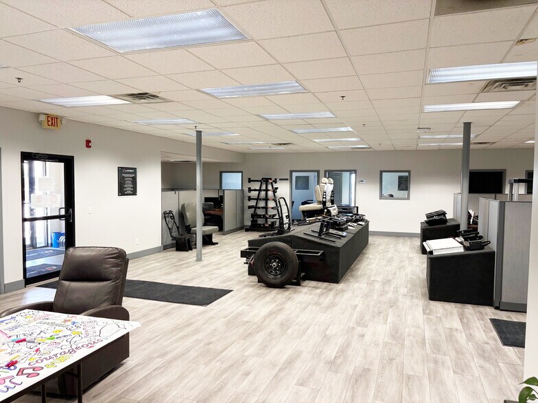 More Photos Of 3308 Charlotte Ave, Elkhart Manufacturing For Sale