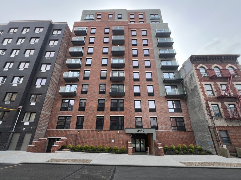 Primary Photo Of 3162 Villa Ave, Bronx Apartments For Sale