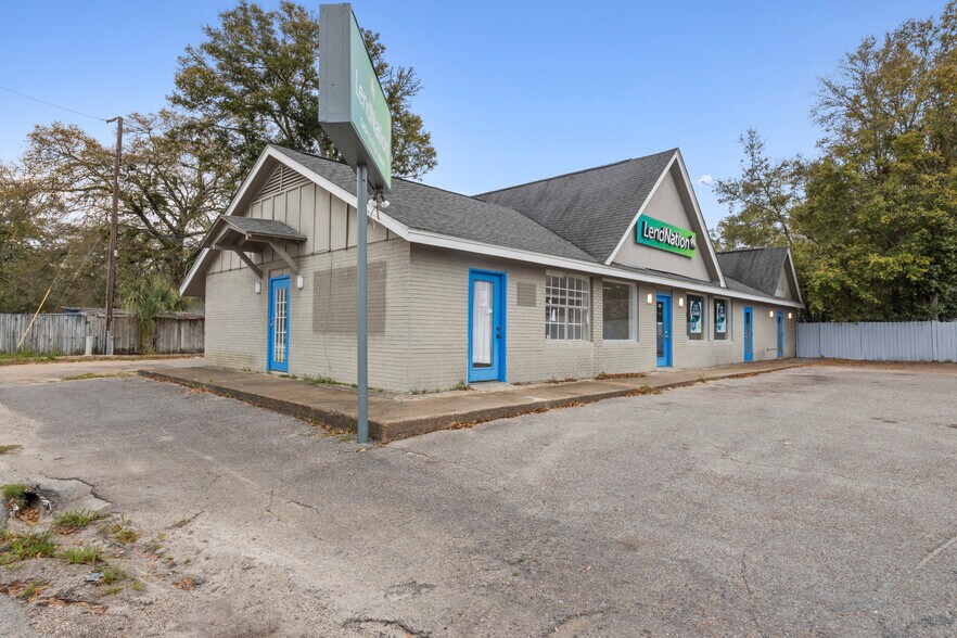 More Photos Of 1419 Pass Rd, Gulfport General Retail For Lease