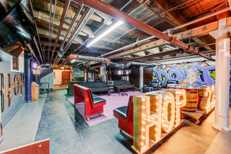 More Photos Of 600 W Cermak Rd, Chicago Loft Creative Space For Lease