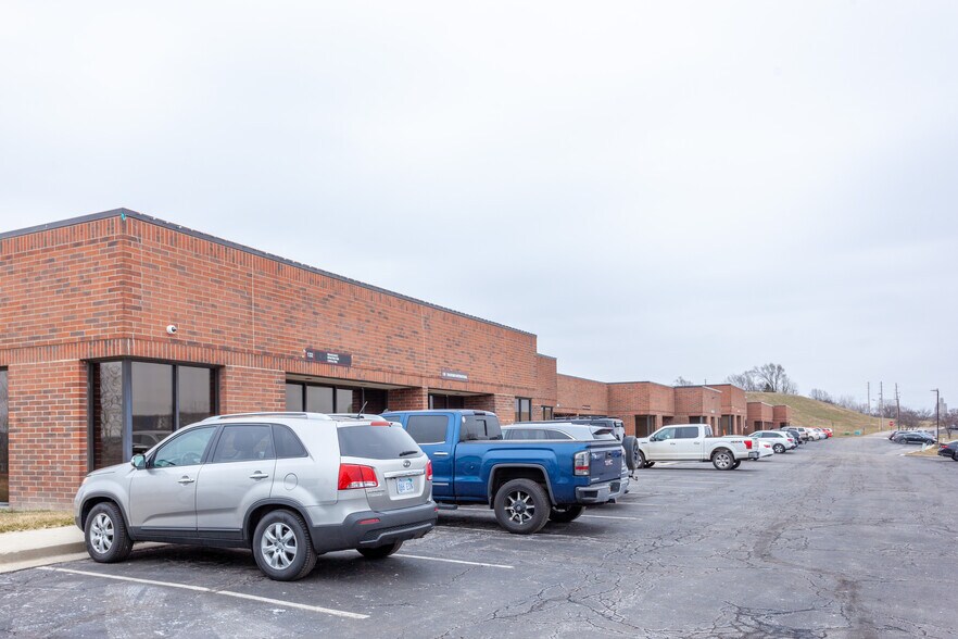 More Photos Of 100-132 Abbie Ave, Kansas City Light Manufacturing For Lease