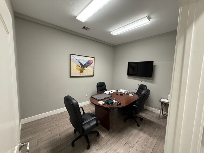 More Photos Of 7115 Belgold St, Houston Warehouse For Lease