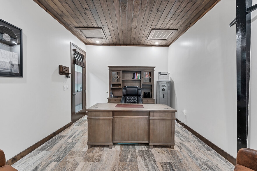 More Photos Of 1717 E 5th Ave, Tampa Warehouse For Sale