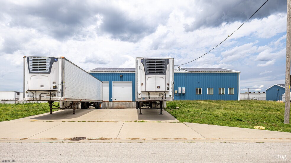 More Photos Of 200 W 11th Ave, North Kansas City Warehouse For Sale