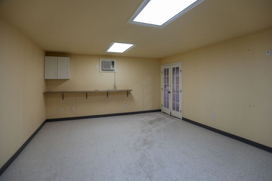 More Photos Of 4727-4751 Center Park Blvd, San Antonio Manufacturing For Lease