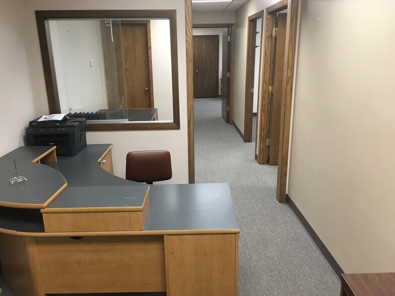 More Photos Of 85 Market St, Elgin Office For Sale