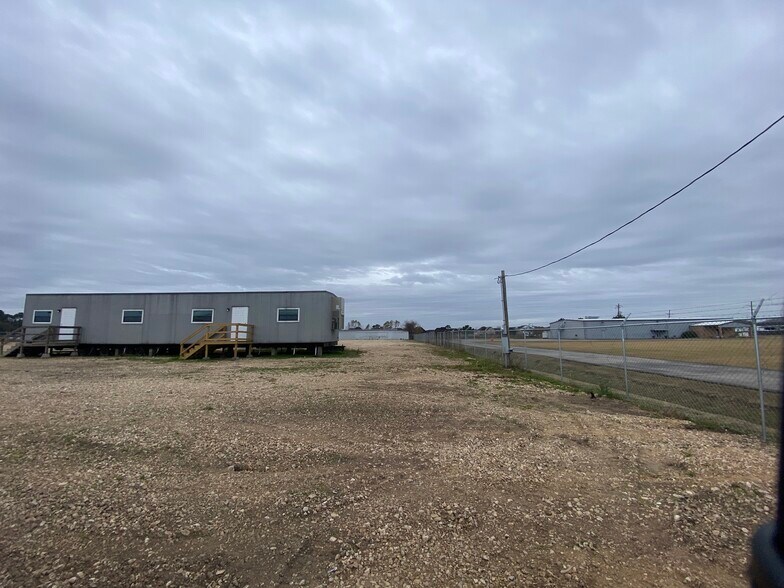 More Photos Of 9149 US-69, Port Arthur Industrial For Lease
