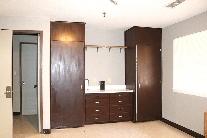 More Photos Of 202 W 3rd St, Hale Center Skilled Nursing Facility For Sale