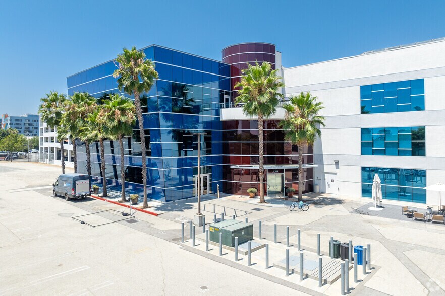 More Photos Of 1350 N Western Ave, Los Angeles Loft Creative Space For Lease
