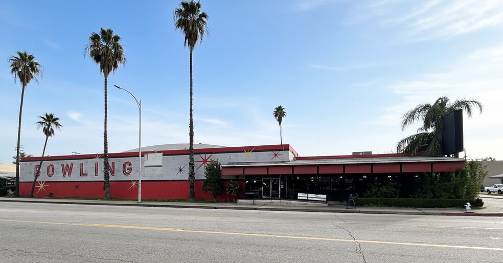Primary Photo Of 1819 30th St, Bakersfield Bowling Alley For Sale