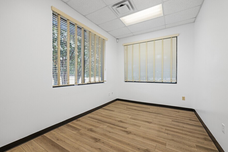 More Photos Of 190 N Bagdad Rd, Leander Unknown For Lease