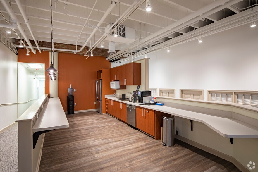 More Photos Of 100 N Loudoun St, Winchester Office For Lease