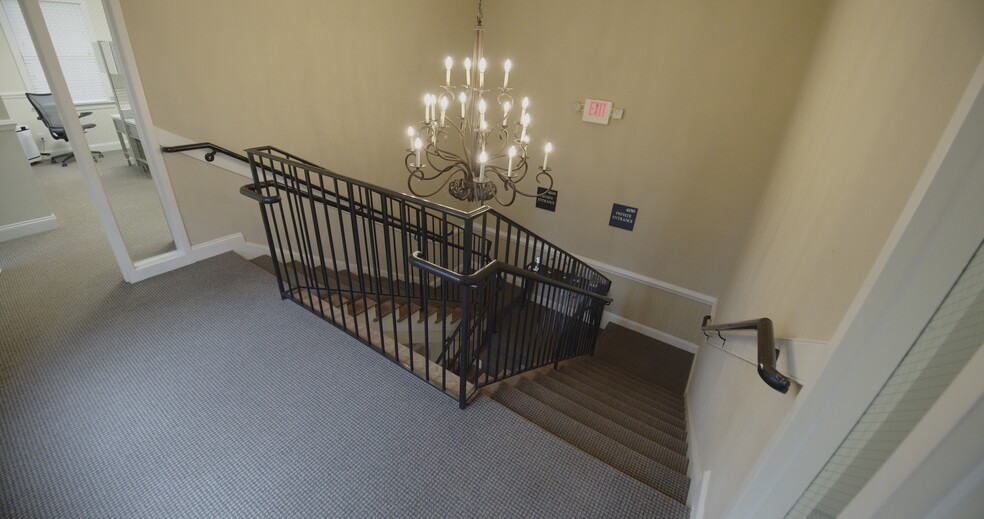 More Photos Of 1905 Woodstock Rd, Roswell Office For Lease