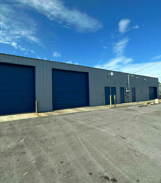 Primary Photo Of 2140-2148 E 20th St, Sarasota Warehouse For Lease