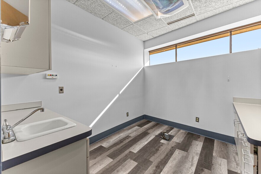 More Photos Of 24825 Michigan Ave, Dearborn Office For Lease