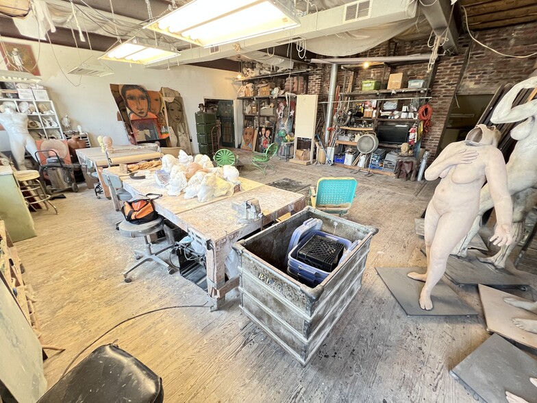 More Photos Of 1438-1442 Light St, Baltimore Showroom For Sale