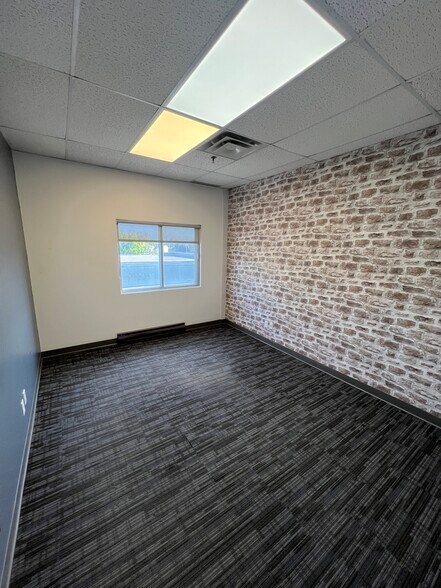 More Photos Of 643-675 Boul Curé-Labelle, Laval Storefront Retail Office For Lease